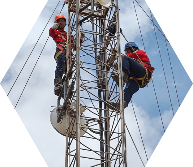 Tim rigger tower PT MKN bersertifikasi keselamatan kerja